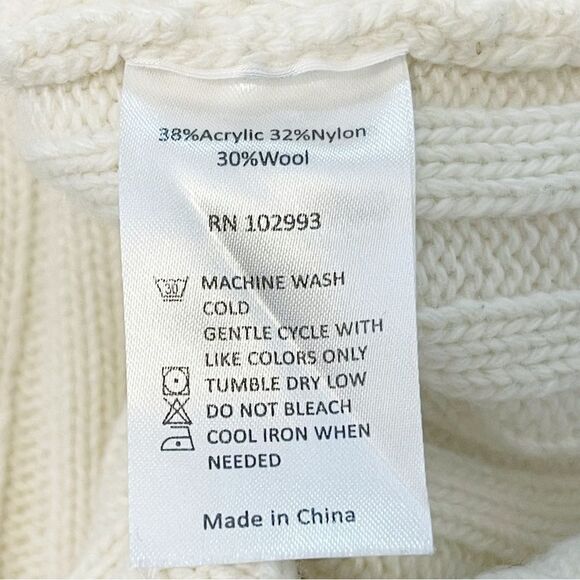 Victor Alfaro Collective
Oversized Zip-Up Sweater on Size XL - Picture 7 of 9